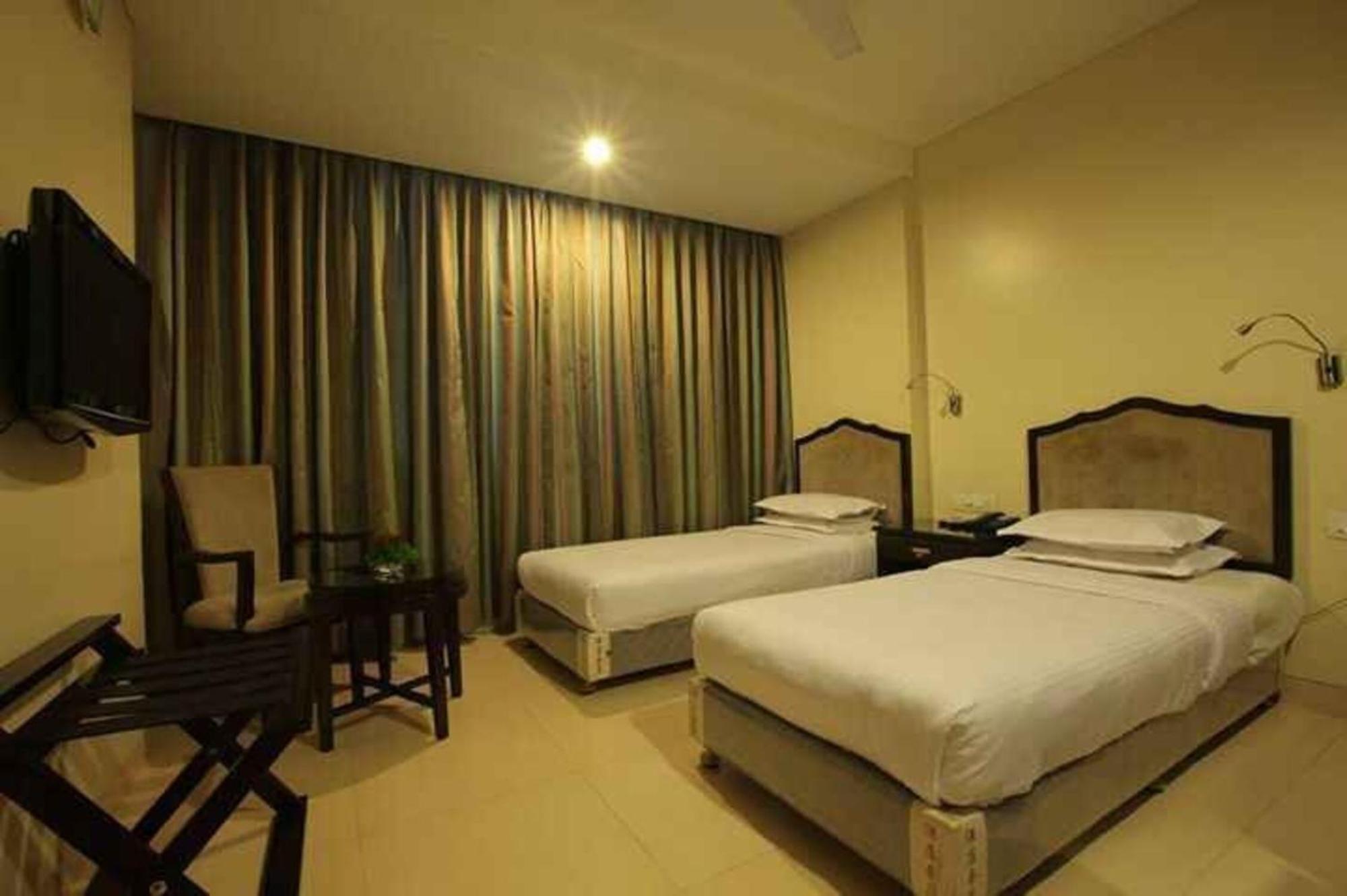 Hotel Ashoka, Pune Yerandwane Ngoại thất bức ảnh